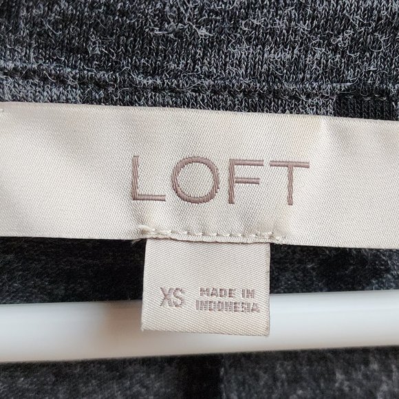 LOFT Dark Gray Polka Dot V-Neck Jersey Size XS - Picture 6 of 11